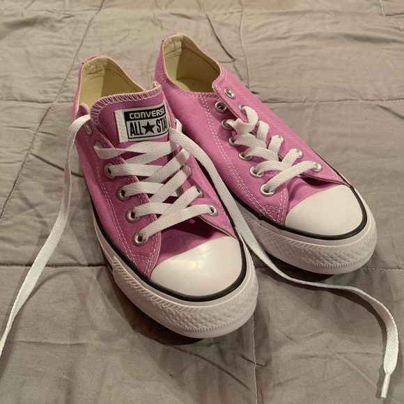 Converse Shoes - NWT Converse Women’s Sz 7, purple/pink